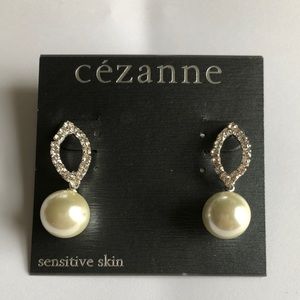 💎 NWT Cezanne Faux Pearl Earrings